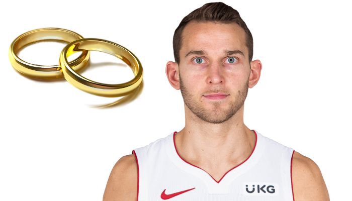 Nik Stauskas with wedding rings